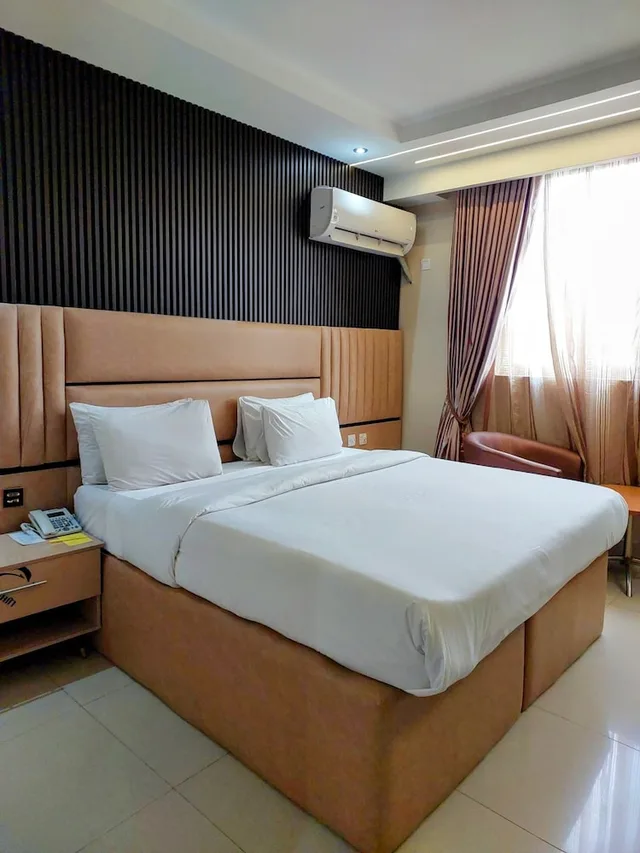 غرفة بريميوم بسرير كينج، GOLDEN TULIP PORT HARCOURT 2/5