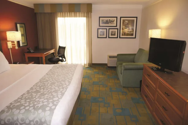 غرفة ديلوكس بسرير كينج، La Quinta Inn & Suites by Wyndham Kingsport Tri-Cities 4/6