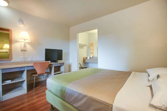 غرفة قياسية بسرير كينج، Motel6 Elkton, MD 2/9