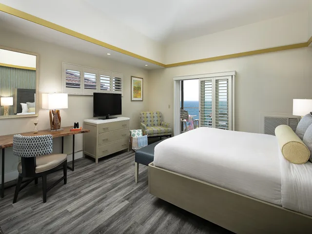 Room, King Bed, Ocean Front, Inn at the Cove 2/7