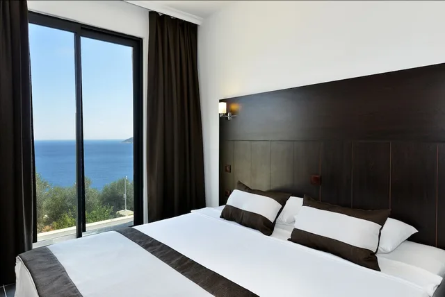 غرفة تنفيذية بإطلالة على البحر، Kalamar Hotel 1/7
