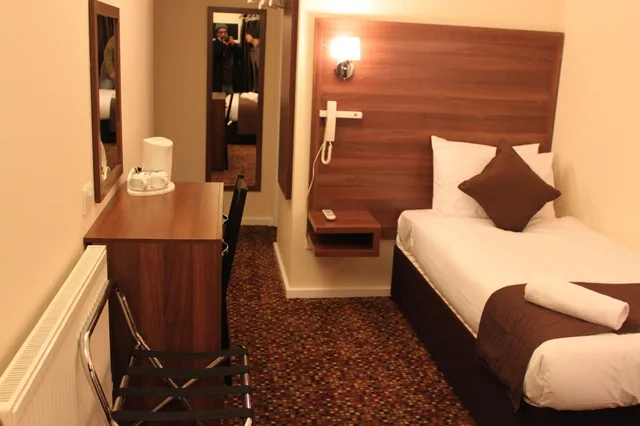 غرفة مفردة في الملحق في المبنى الرئيسي، Prince Regent Hotel Excel London 1/2