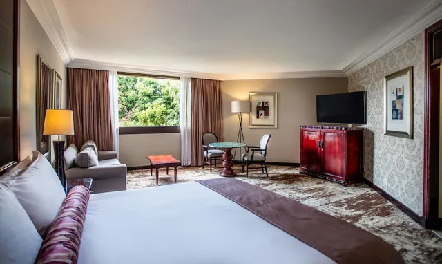 غرفة سوبيريور فاخرة بسرير كينج، The Cascades Hotel At Sun City Resort 3/6