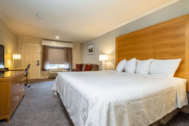 Standard, King Bed, Exterior Entrance، Best Western Plus Dixon Davis 2/9