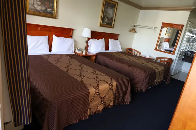 غرفة قياسية بسريرين كوين، Lambert Inn 2/6