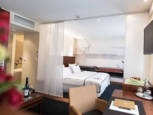 شقة بسرير كينج وسرير فردي مع أريكة، Hotel Adler Asperg 3/9