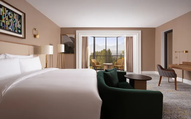 جناح جونيور تنفيذي بانورامي بسرير كينج بإطلالة على الجبل، Swissotel Wellness Resort Alatau Almaty 3/9