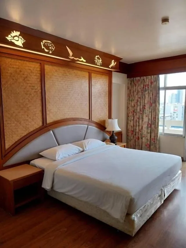 Deluxe, Double Bed, Golden Beach Hotel Pattaya 2/10