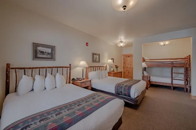 غرفة عائلية، Cowboy Village Resort 1/2