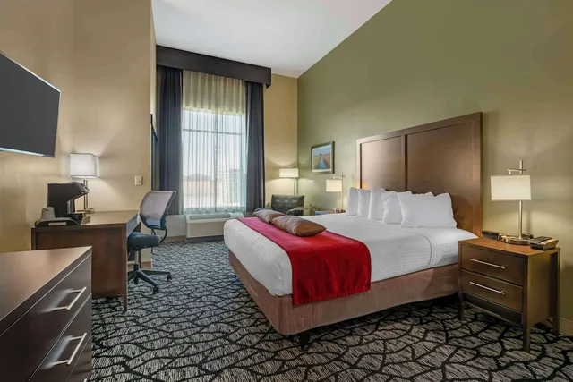 غرفة قياسية بسرير كينج لذوي الإعاقة، Best Western Plus Lakeview Hotel 2/9