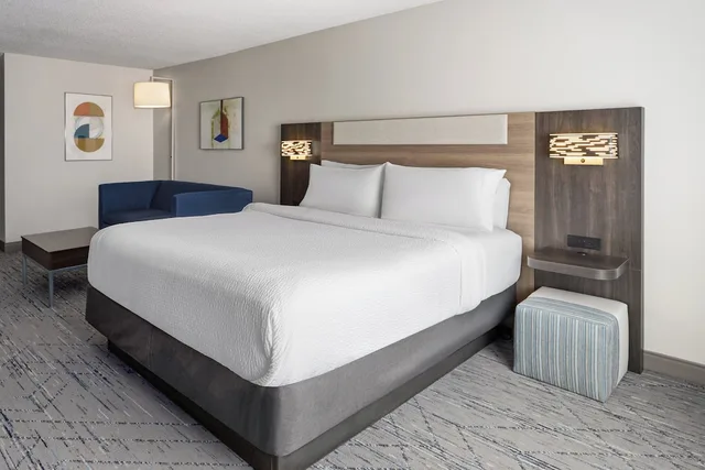غرفة قياسية بسرير كينج مع أريكة، Holiday Inn Express Hotel Suites Meriden 1/1