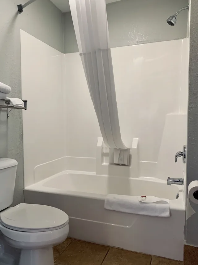 غرفة قياسية بسريرين كوين، Days Inn by Wyndham Sturtevant / Racine / Mount Pleasant 7/8