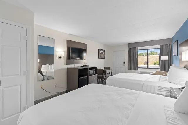 Room, 2 Queen Beds, Accessible, Baymont by Wyndham Orlando East 1/3