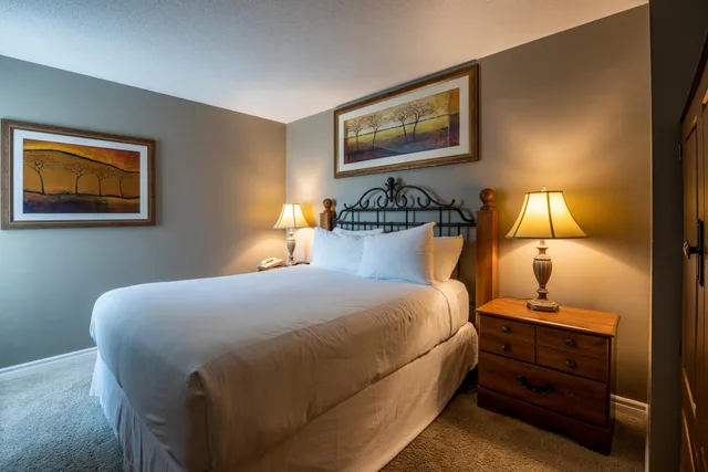 1 Bedroom, Suite, King Bed, Sofa, Georgian Bay Hotel, Trademark Collection by Wyndham 1/2