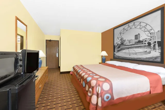 غرفة بسرير كينج، Super 8 Motel Boone 3/4
