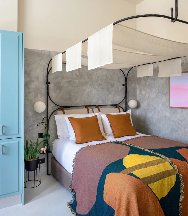 Courtyard, Suite, Queen Bed, Bermonds Locke 1/8