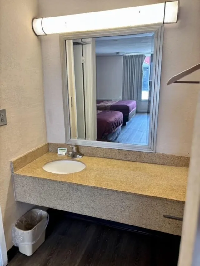 غرفة بسرير مزدوج للمدخنين لذوي الإعاقة، Western Inn Hattiesburg 8/10