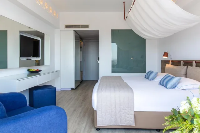 Superior, Double Bed, Lateral Side Sea View، Lordos Beach Hotel and Spa 5/10