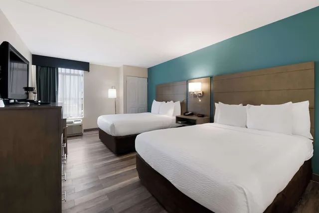 غرفة قياسية بسريرين كوين، Best Western Hampton Coliseum Inn 4/7