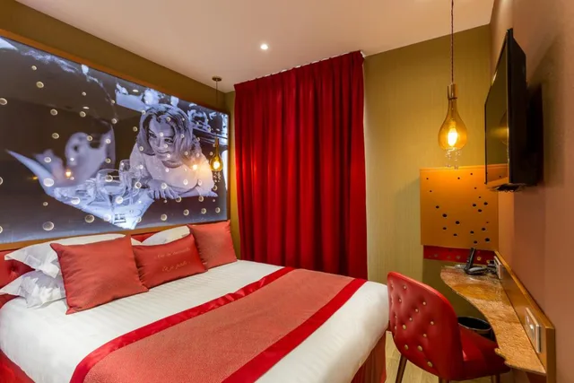 Classic, Double or Twin Bed, Les Bulles de Paris Hotel 2/2