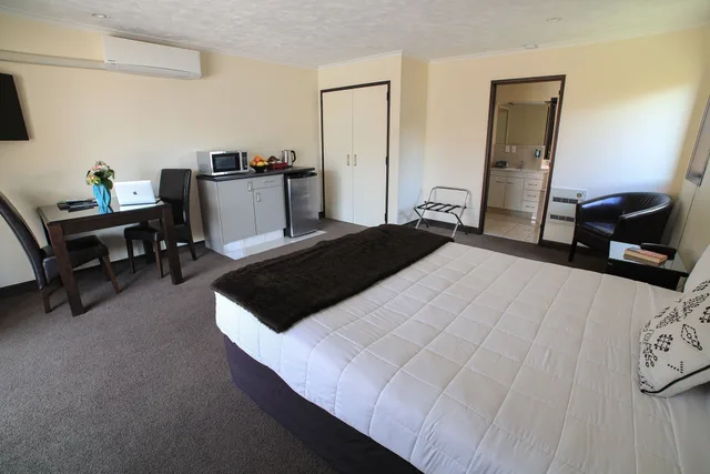 جناح استوديو ديلوكس بسرير كوين بحوض جاكوزي، Palm City Motor Inn 4/5