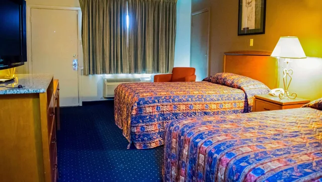 غرفة بسريرين مزدوجين للمدخنين، EXPRESS INN NEWPORT NEWS 2/9