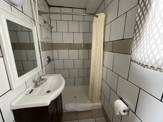 غرفة سوبيريور بسريرين كوين، Kansan Motel 4/6