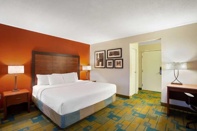 غرفة ديلوكس بسرير كينج، La Quinta Inn By Wyndham Auburn Worcester 3/10