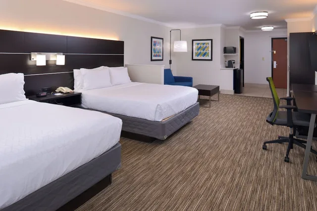 جناح بسريرين كوين بحوض استحمام لذوي الإعاقة، Holiday Inn Express and Suites Austin NW Lakeline, an IHG Hotel 1/2