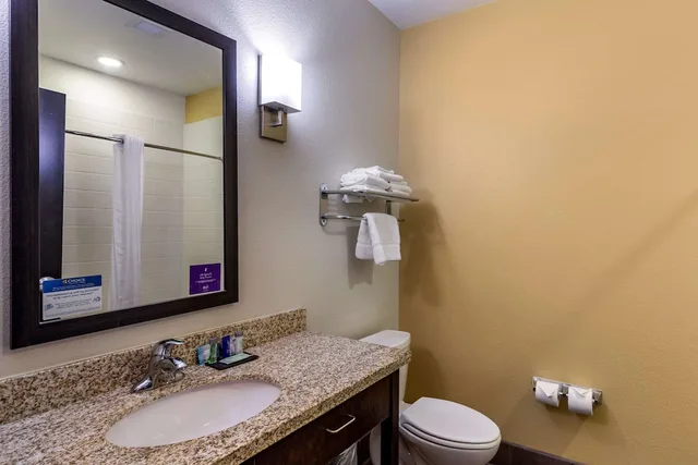 جناح بسرير كينج مع أريكة، Sleep Inn & Suites Miles City I-94 3/3