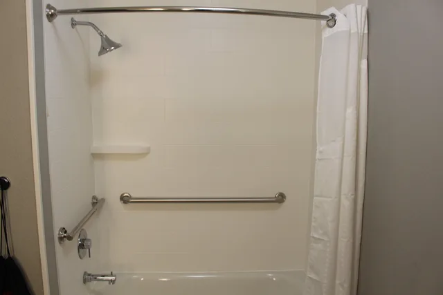 غرفة بسرير كينج لذوي الإعاقة، Holiday Inn Express Hotel And Suites Enterprise 4/4