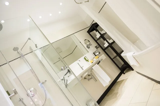 جناح بسرير كينج وسريرين منفصلين بإطلالة على الحديقة بشرفة، Hotel Spiess Spiess Appartement Pension 7/7