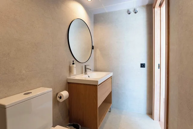 غرفة قياسية ثلاثية بسرير مزدوج وسرير فردي، easyHotel Madrid Alcala 7/10