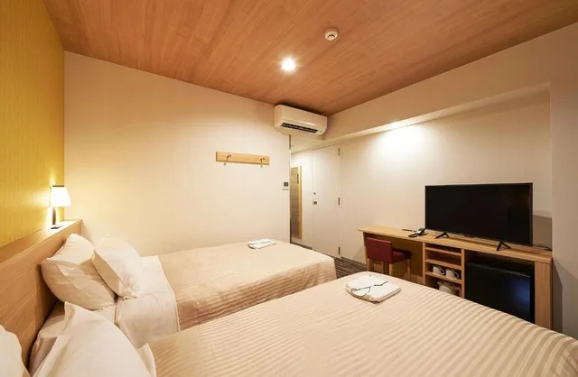 غرفة متصلة بسرير مزدوج وسريرين منفصلين في الملحق، Sotetsu Fresa Inn Tokyo-Tamachi 3/4