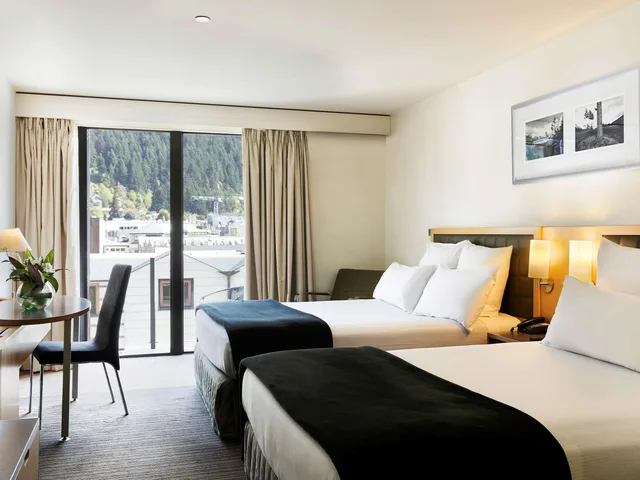 غرفة بسريرين مزدوجين، NOVOTEL QUEENSTOWN LAKESIDE 1/7