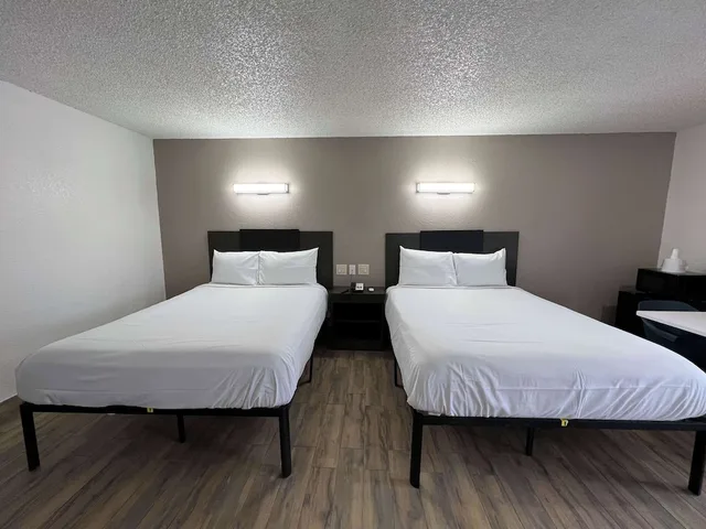 غرفة ديلوكس بسريرين كوين للمدخنين، Motel6 Orange, CA - Anaheim 3/10