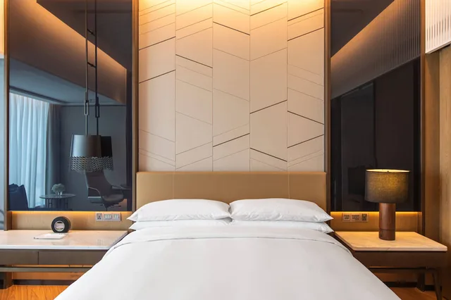 Basic, King Bed, Renaissance Xi'an Hotel 2/4