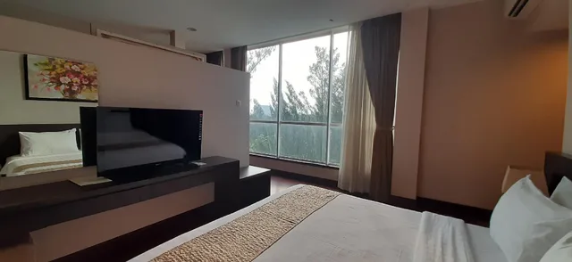 جناح جونيور بسرير كوين، Oasis Siliwangi Sport Hotel 1/2