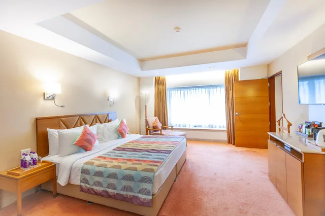 جناح ديلوكس بسرير كوين، Fortune Park Lakecity Thane 2/2