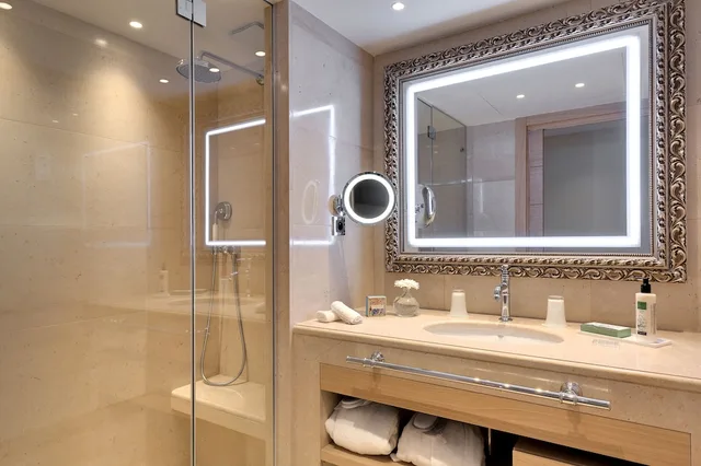 Prestige, Deluxe, King Bed, Terrace or Garden View, Le Mas de Pierre 4/4