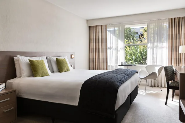 غرفة قياسية بسرير كينج بإطلالة على الحديقة، Movenpick Queenstown 4/5