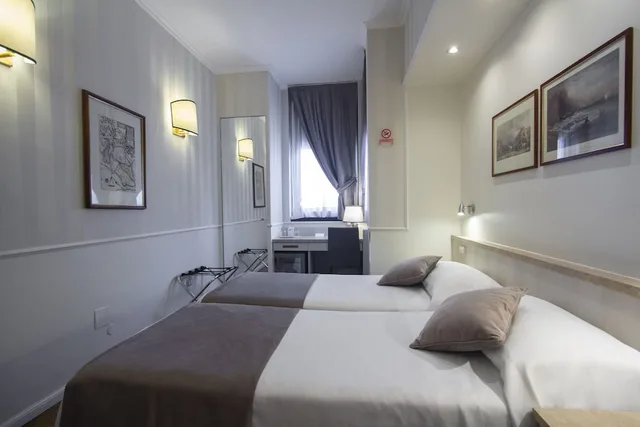 غرفة قياسية بسرير مزدوج أو سريرين منفصلين، Flora Hotel Milan 3/10