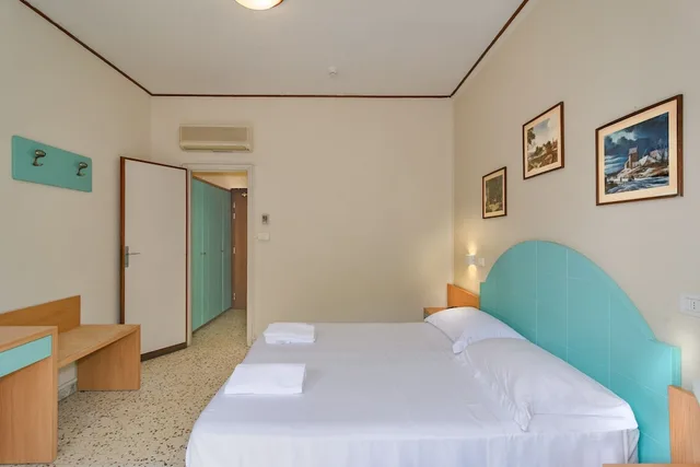 غرفة قياسية رباعية بسرير كوين وسريرين منفصلين، Hotel Stella D'italia 1/2