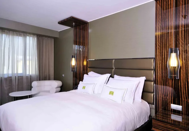 غرفة بريميير ديلوكس بسرير كوين، Altis Grand Hotel 1/10