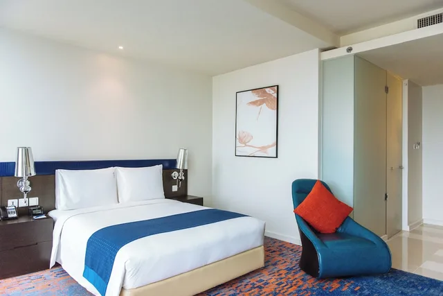 Room, Queen Bed, Stadium View, Accessible, Holiday Inn Express Bangkok Siam 3/7