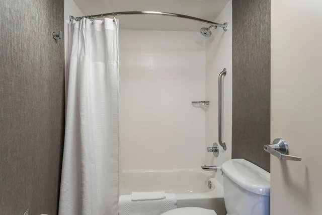 جناح بسريرين مزدوجين مع سرير سحّاب إضافي لذوي الإعاقة، SpringHill Suites Austin The Domain Area 3/4