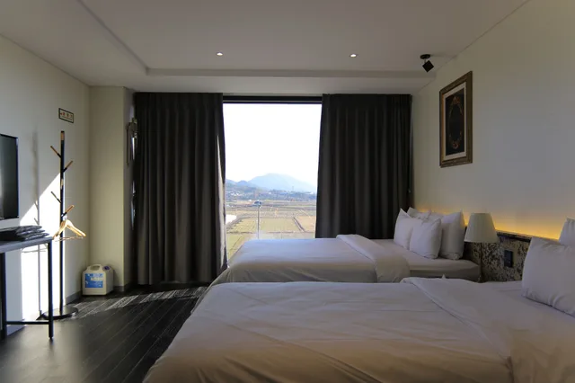 غرفة قياسية بسرير مزدوج وسرير فردي، Hotel Gite 1/10