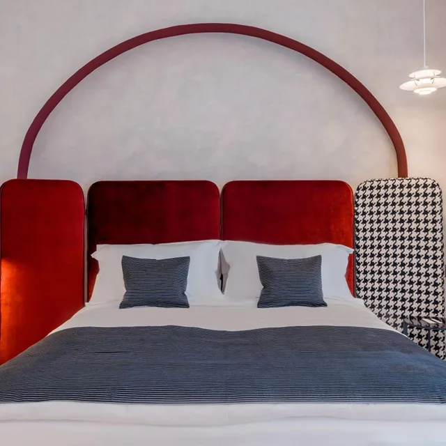 Standard, King Bed, Monograph Freedom Square 4/6