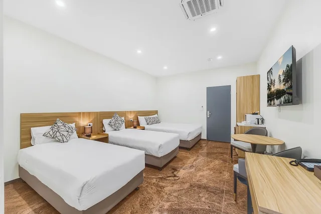 غرفة سوبيريور عائلية بسرير كوين وسريرين منفصلين، WM Hotel Bankstown 2/4