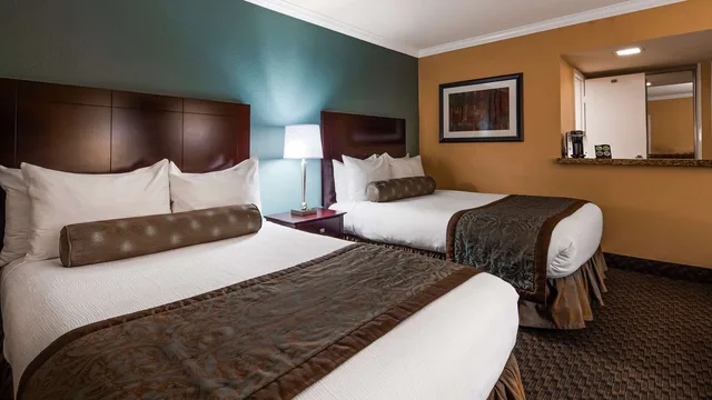 غرفة بسريرين مزدوجين، Best Western Plus Casino Royale–Center Strip 2/5